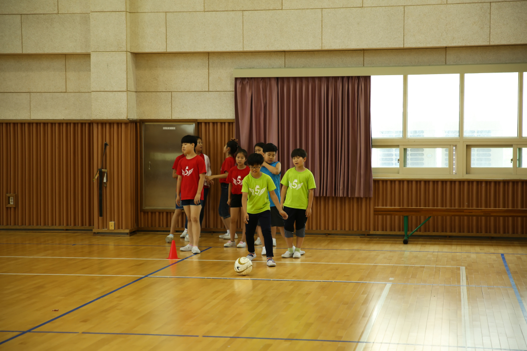 jpg_150602 희망축구교실(신용초등학교)32.jpg