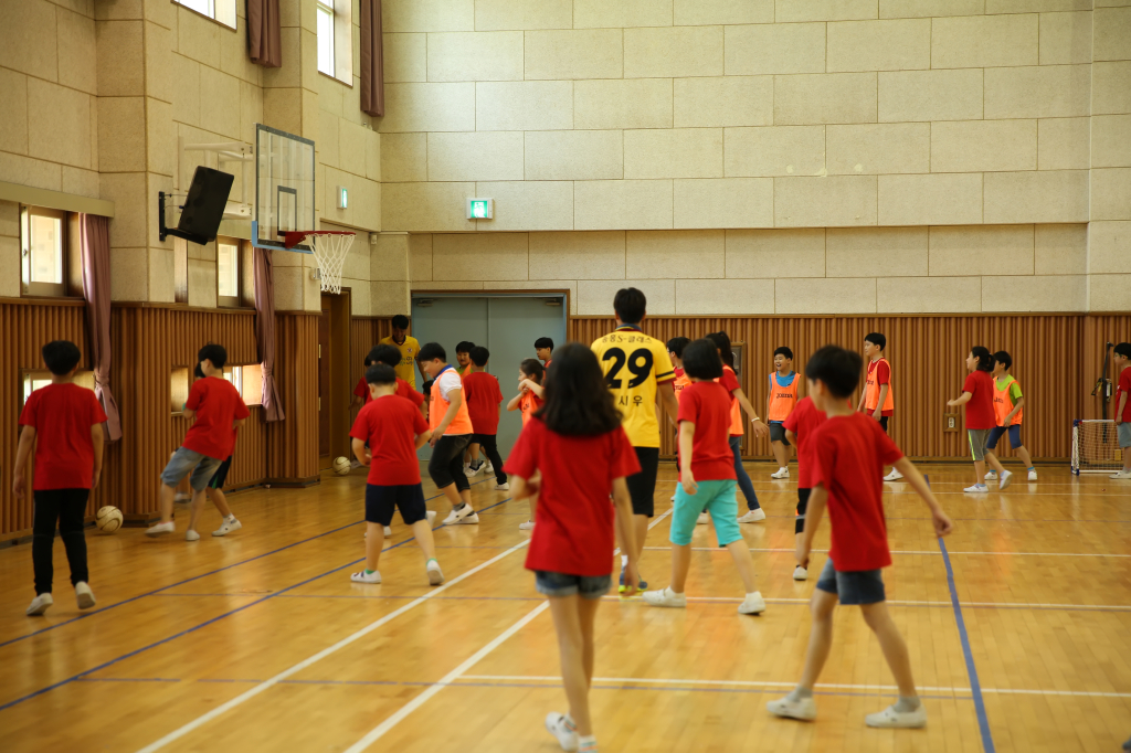 jpg_150602 희망축구교실(신용초등학교)51.jpg