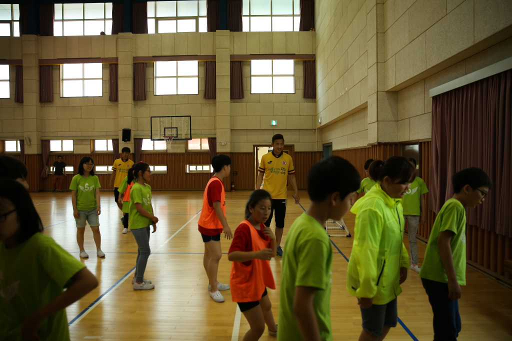 jpg_150602 희망축구교실(신용초등학교)77.jpg