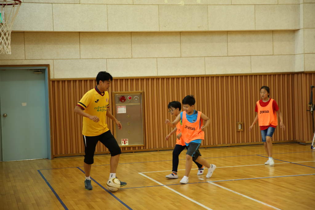 jpg_150602 희망축구교실(신용초등학교)61.jpg