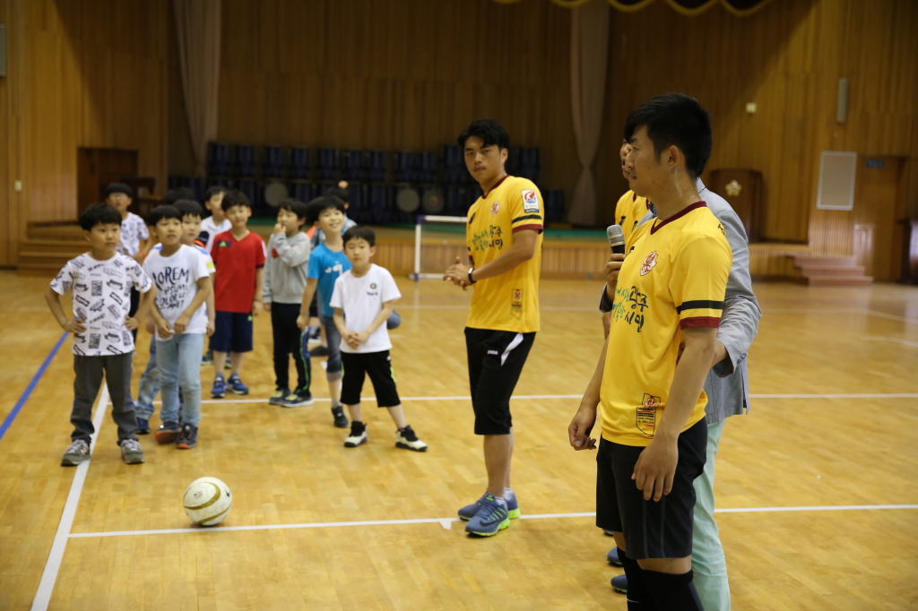 jpg_160526 희망축구교실(염주초등학교)-48.jpg