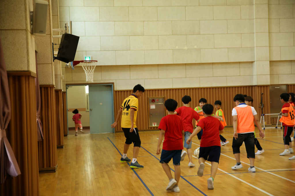 jpg_150602 희망축구교실(신용초등학교)54.jpg