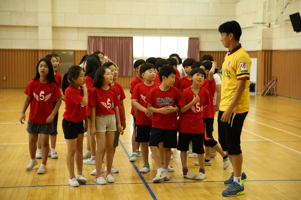 jpg_150602 희망축구교실(신용초등학교)33.jpg