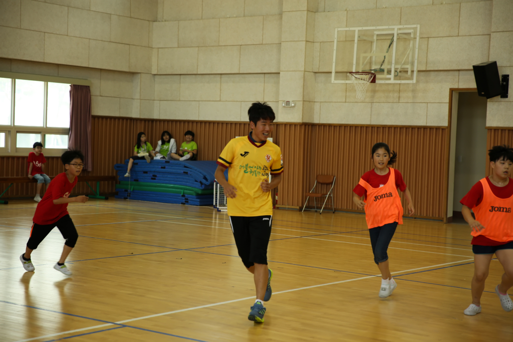 jpg_150602 희망축구교실(신용초등학교)67.jpg