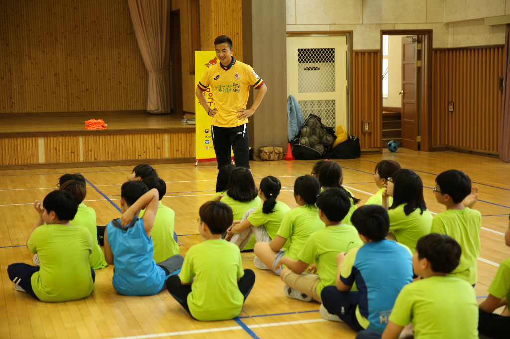 jpg_150602 희망축구교실(신용초등학교)87.jpg