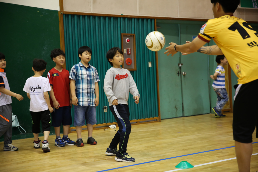 jpg_160526 희망축구교실(염주초등학교)-29.jpg