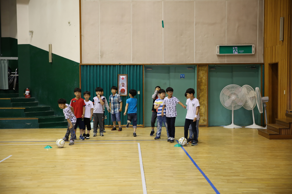 jpg_160526 희망축구교실(염주초등학교)-14.jpg