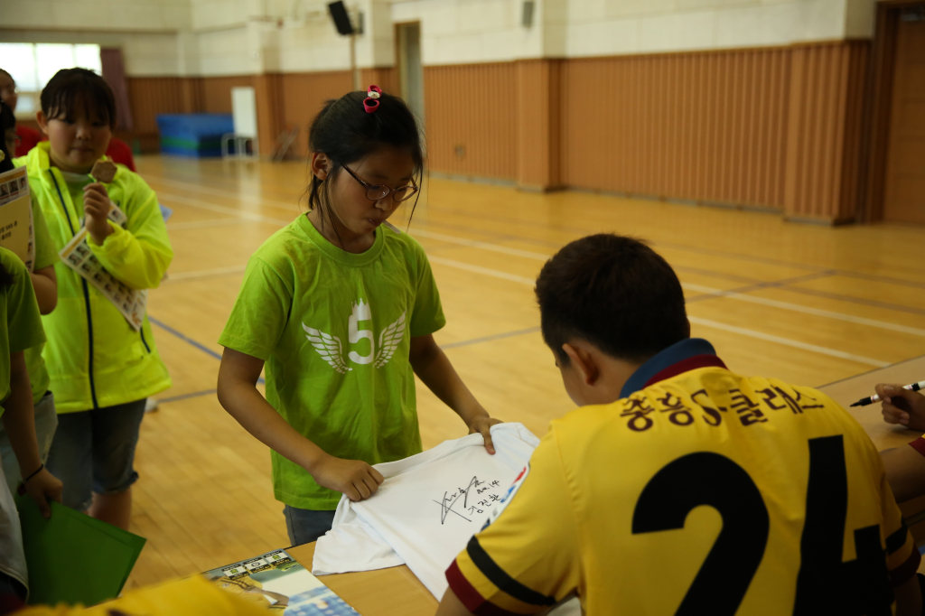 jpg_150602 희망축구교실(신용초등학교)106.jpg