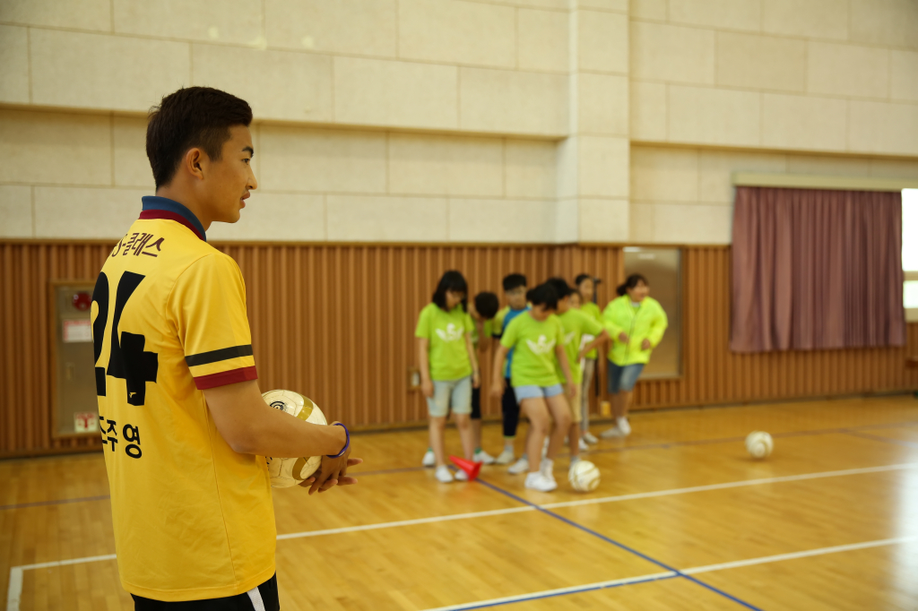 jpg_150602 희망축구교실(신용초등학교)26.jpg