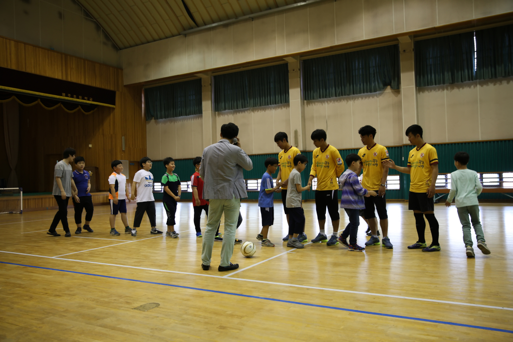 jpg_160526 희망축구교실(염주초등학교)-39.jpg