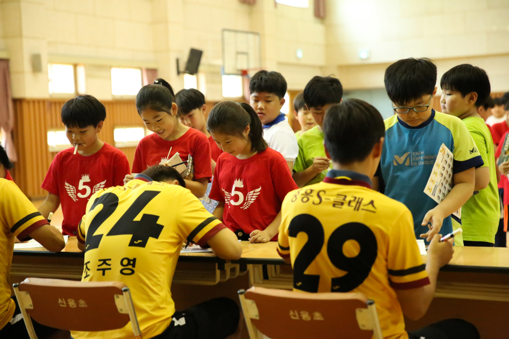 jpg_150602 희망축구교실(신용초등학교)113.jpg