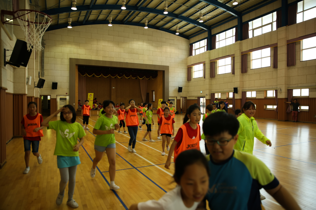 jpg_150602 희망축구교실(신용초등학교)76.jpg