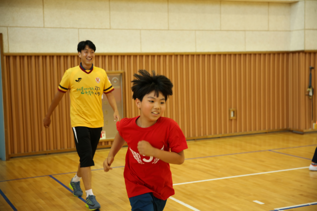 jpg_150602 희망축구교실(신용초등학교)57.jpg