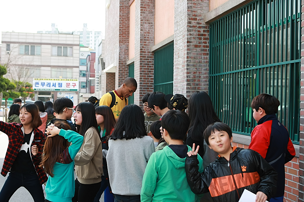 160317 희망축구교실 74회(금호초등학교)-77.jpg