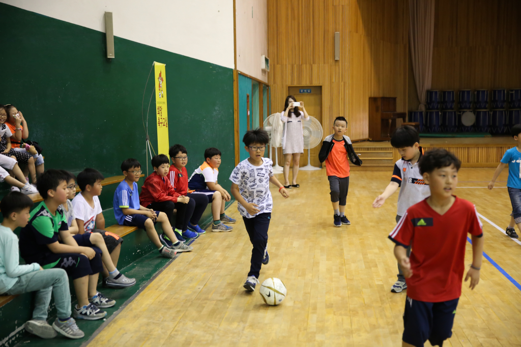 jpg_160526 희망축구교실(염주초등학교)-53.jpg