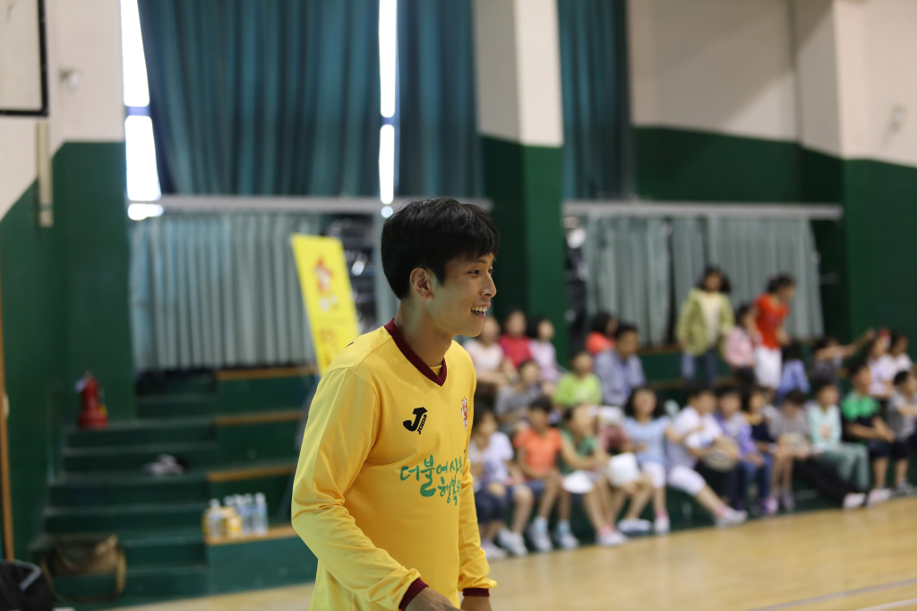 jpg_160526 희망축구교실(염주초등학교)-63.jpg