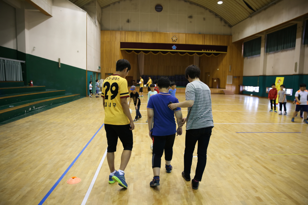 jpg_160526 희망축구교실(염주초등학교)-24.jpg