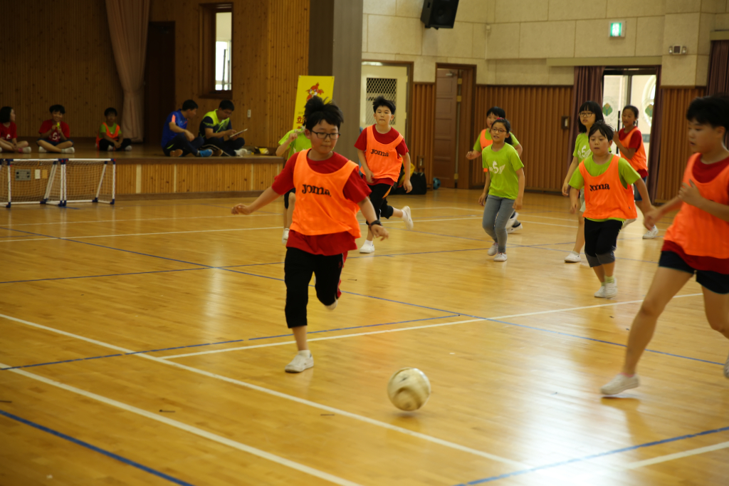 jpg_150602 희망축구교실(신용초등학교)79.jpg