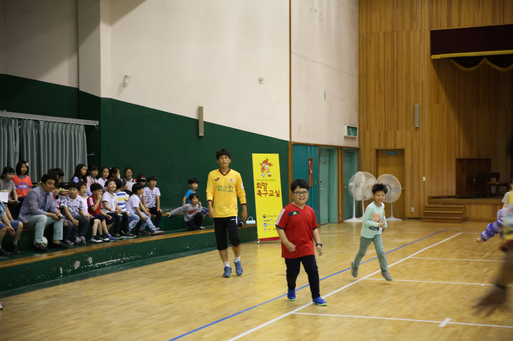 jpg_160526 희망축구교실(염주초등학교)-40.jpg