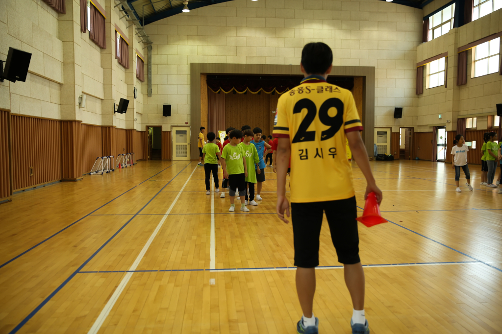 jpg_150602 희망축구교실(신용초등학교)13.jpg