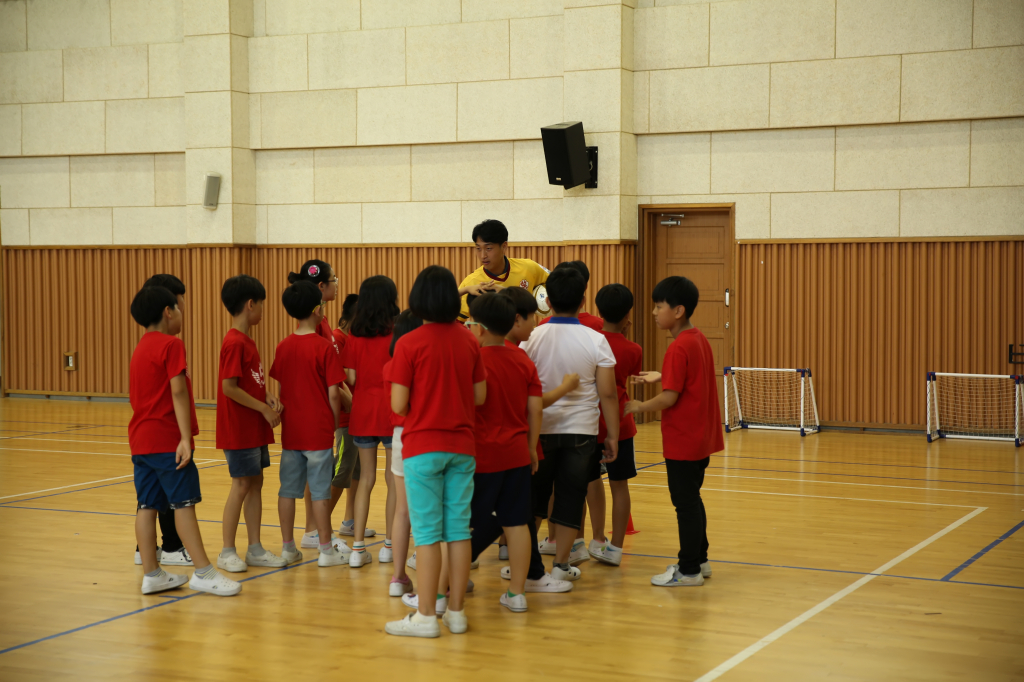 jpg_150602 희망축구교실(신용초등학교)31.jpg