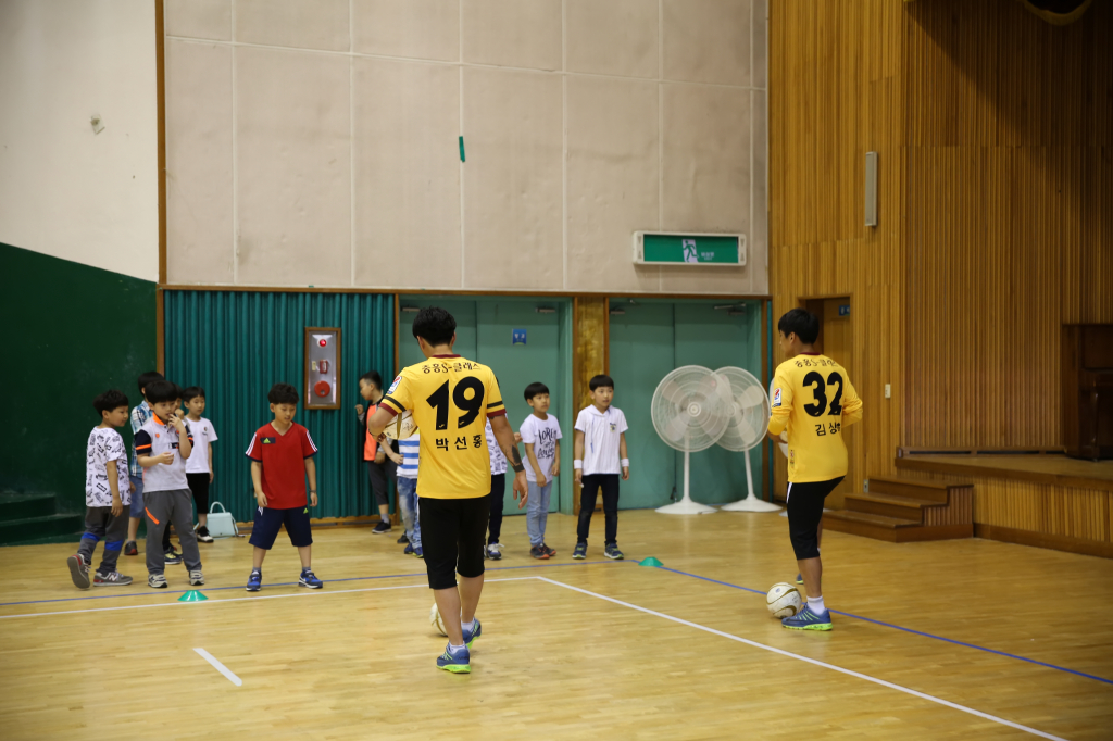 jpg_160526 희망축구교실(염주초등학교)-25.jpg