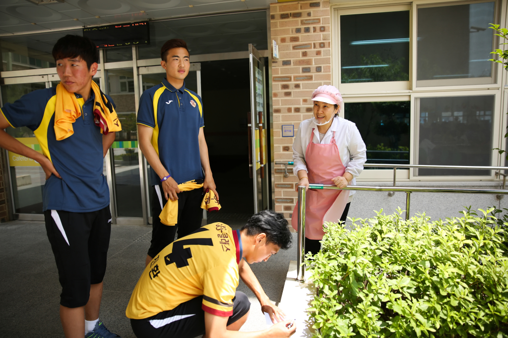 jpg_150602 희망축구교실(신용초등학교)98.jpg