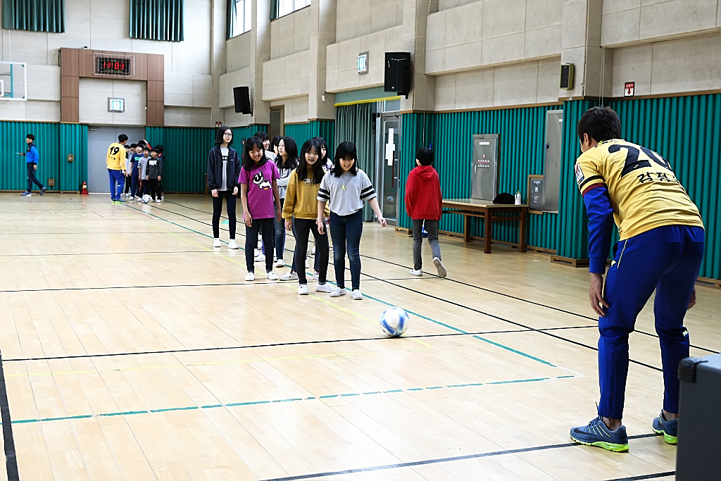 160428 희망축구교실(봉주초등학교)-11.jpg