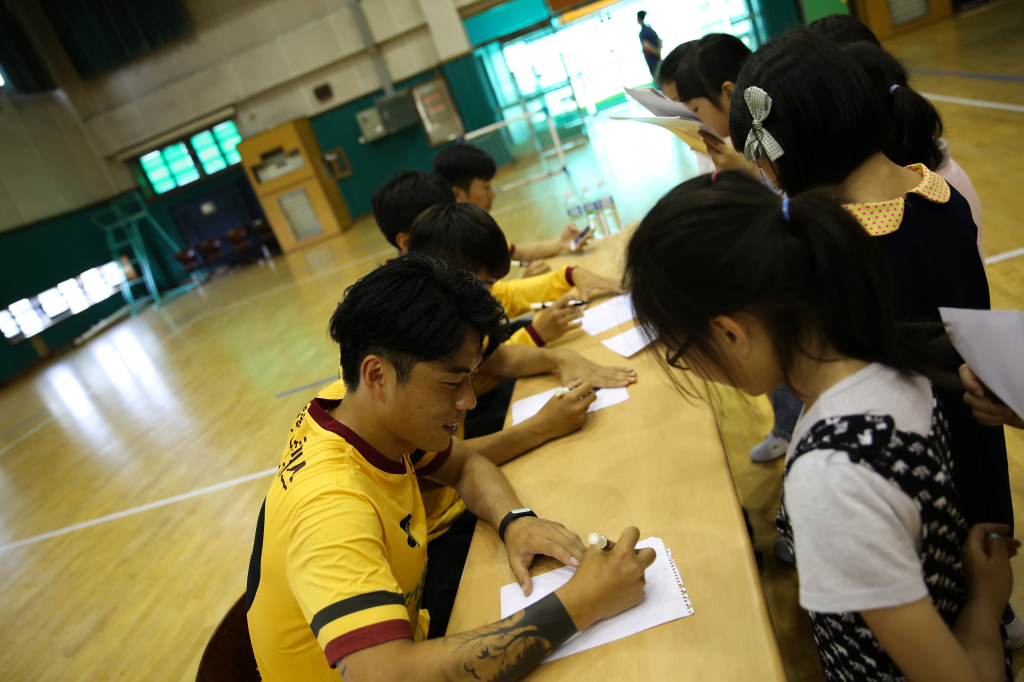 jpg_160526 희망축구교실(염주초등학교)-80.jpg