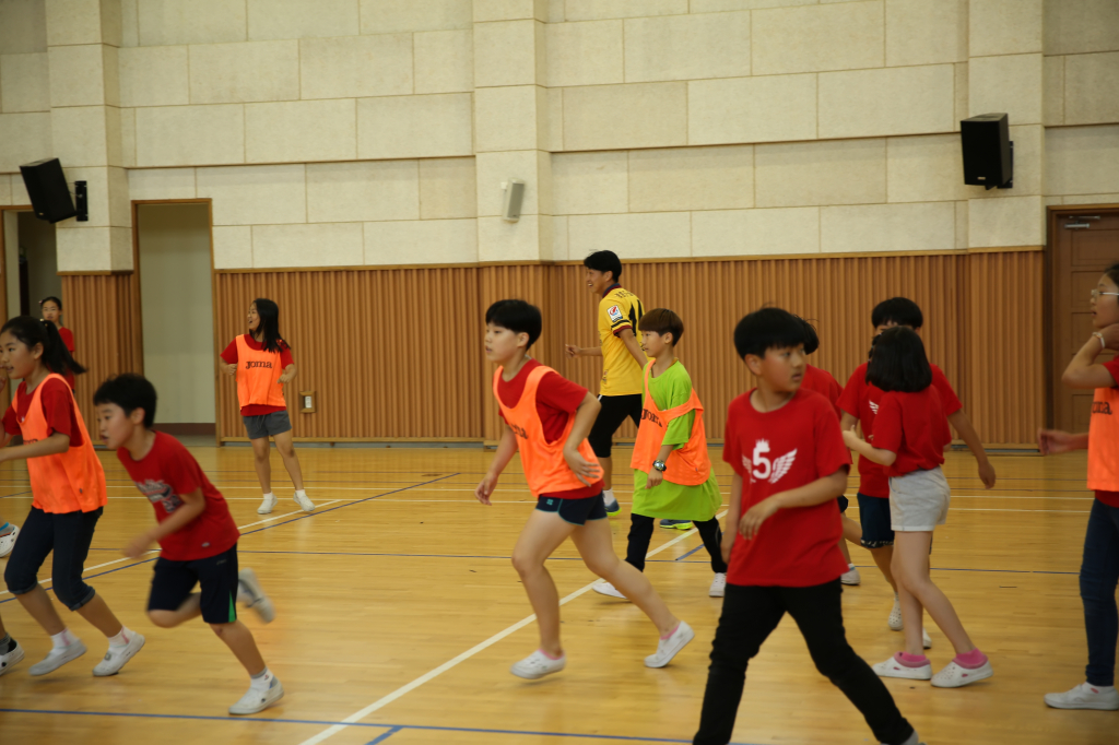 jpg_150602 희망축구교실(신용초등학교)52.jpg