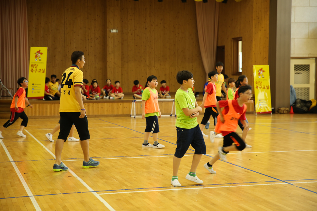 jpg_150602 희망축구교실(신용초등학교)80.jpg