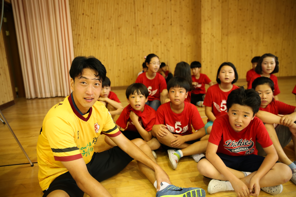 jpg_150602 희망축구교실(신용초등학교)72.jpg