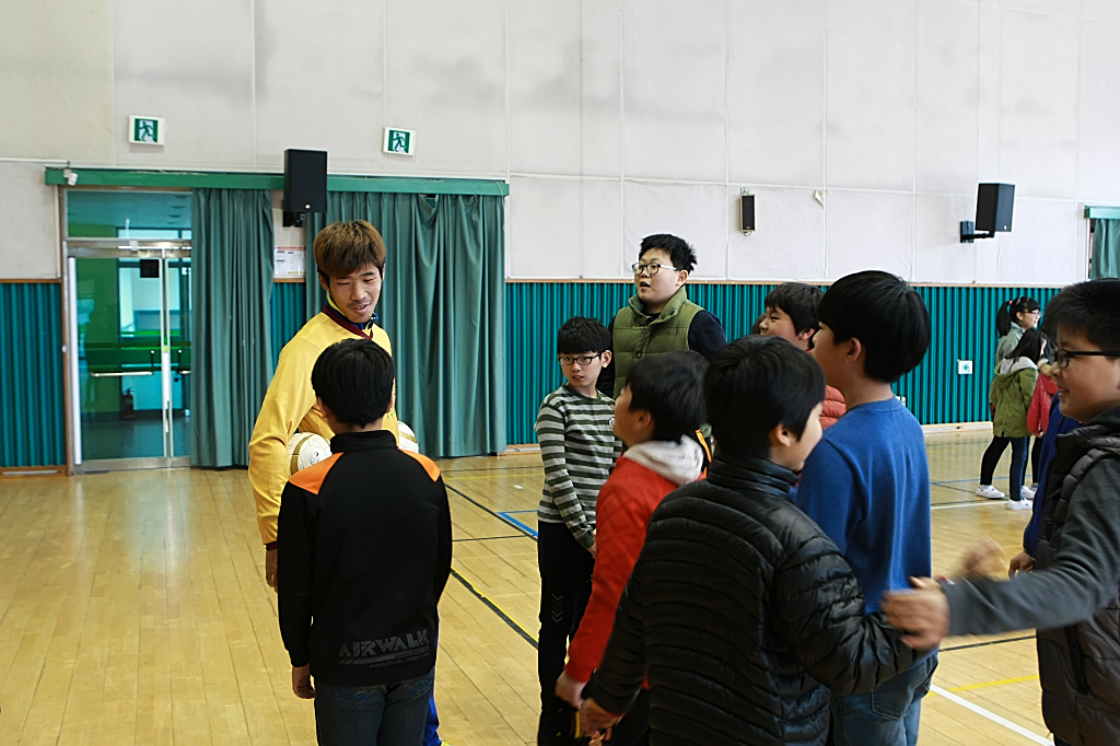 160317 희망축구교실 74회(금호초등학교)-08.jpg