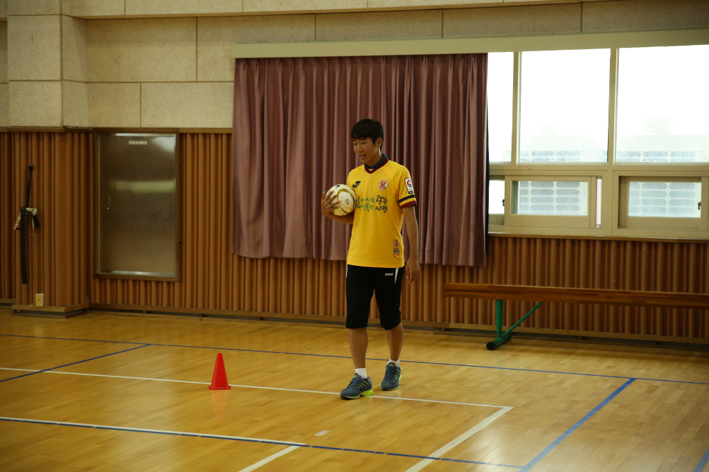 jpg_150602 희망축구교실(신용초등학교)07.jpg