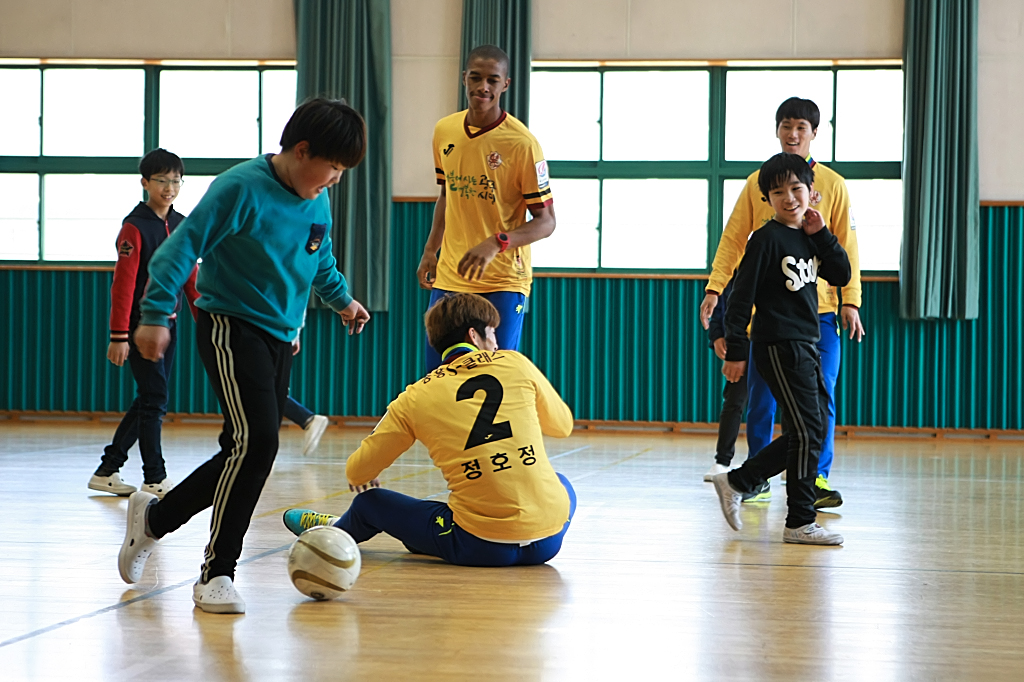 160317 희망축구교실 74회(금호초등학교)-43.jpg