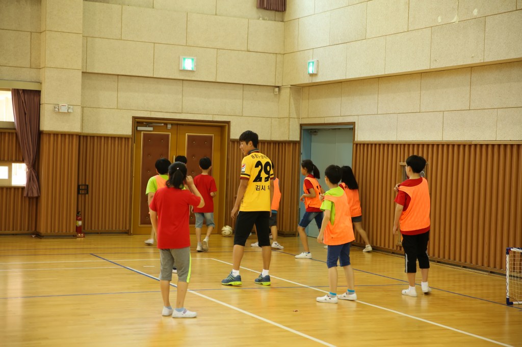 jpg_150602 희망축구교실(신용초등학교)50.jpg