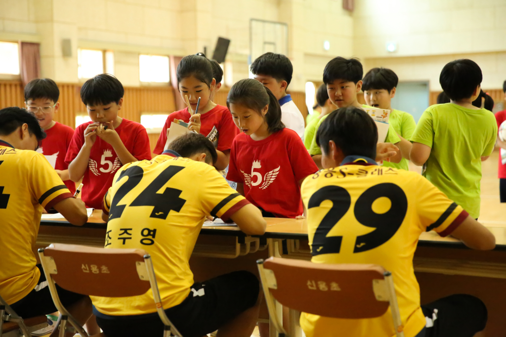 jpg_150602 희망축구교실(신용초등학교)114.jpg