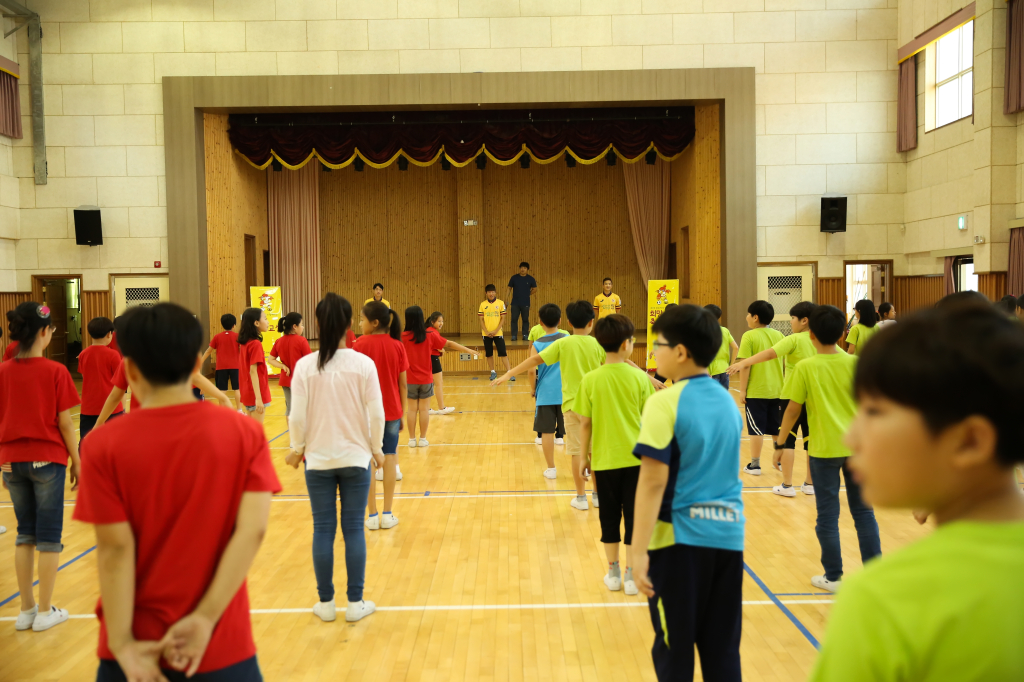 jpg_150602 희망축구교실(신용초등학교)01.jpg