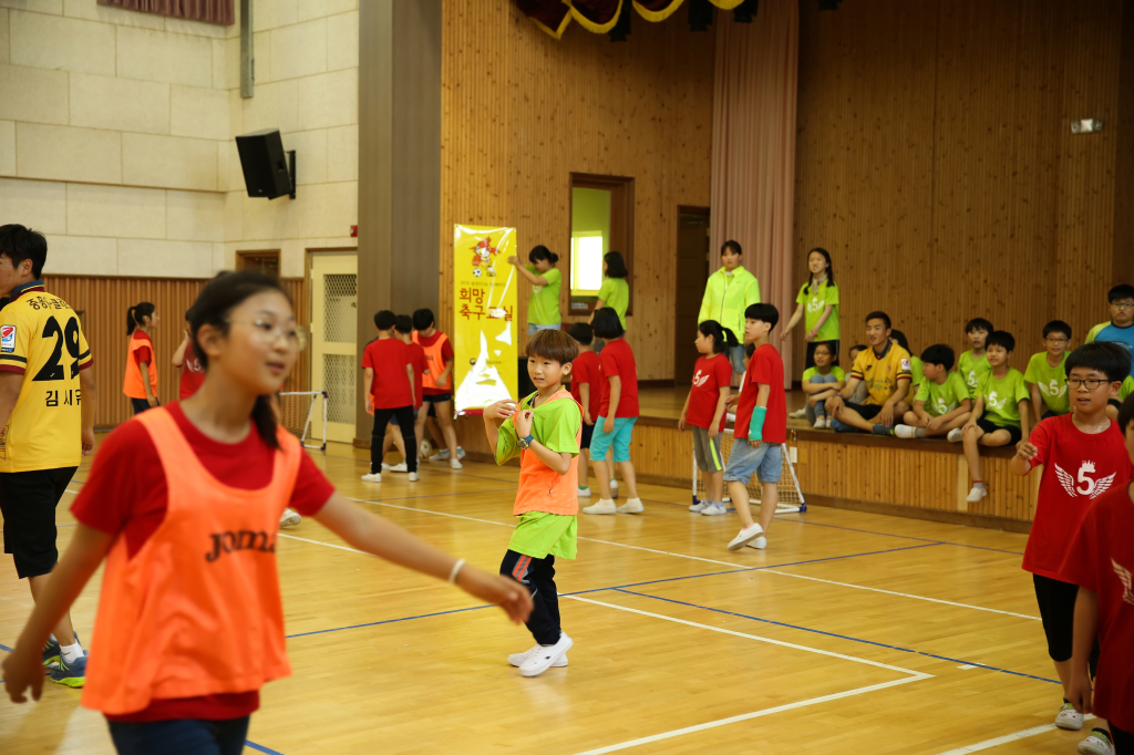 jpg_150602 희망축구교실(신용초등학교)65.jpg