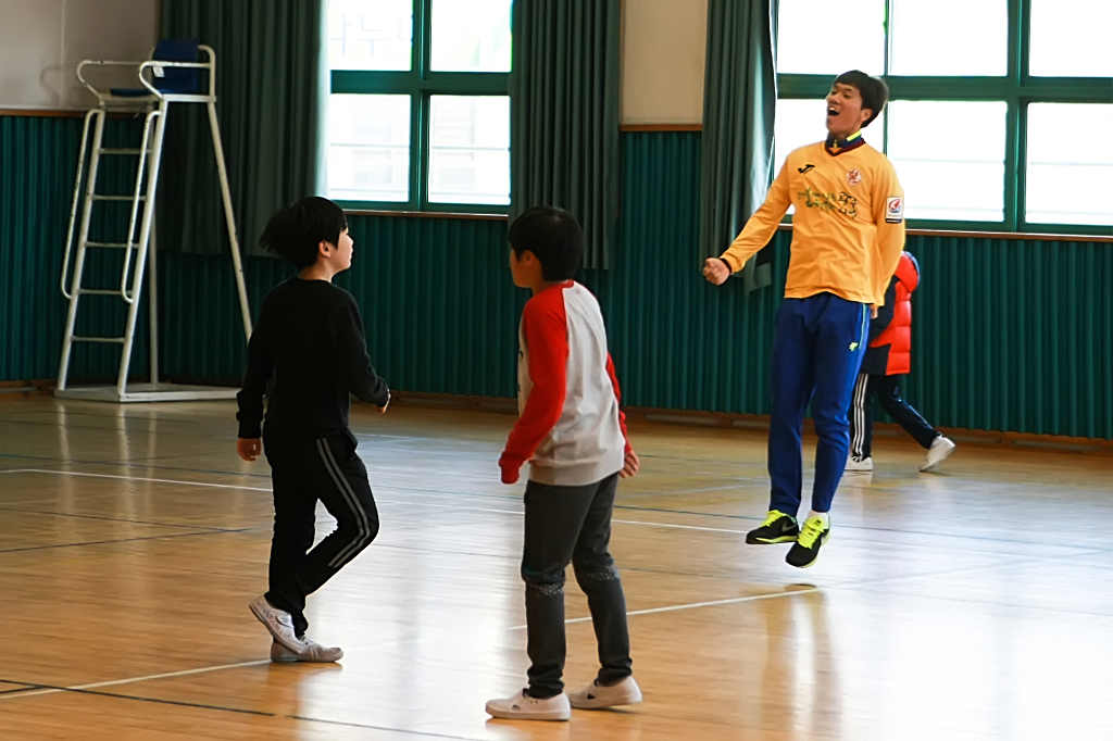 160317 희망축구교실 74회(금호초등학교)-40.jpg