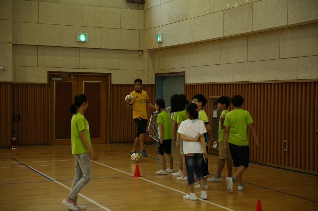 jpg_150602 희망축구교실(신용초등학교)28.jpg