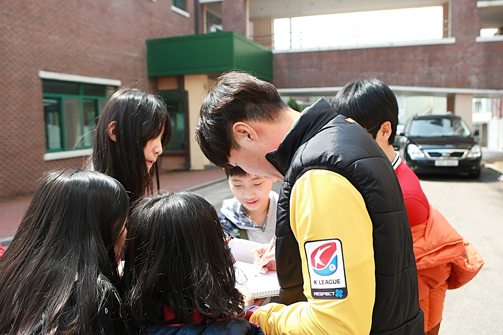 160317 희망축구교실 74회(금호초등학교)-72.jpg