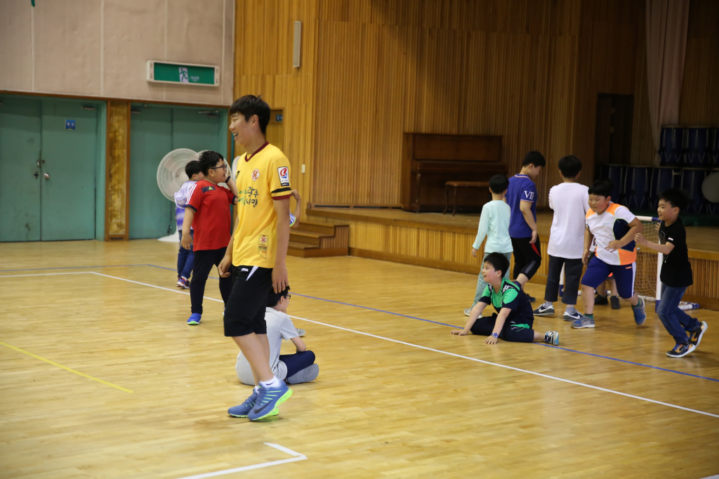 jpg_160526 희망축구교실(염주초등학교)-45.jpg