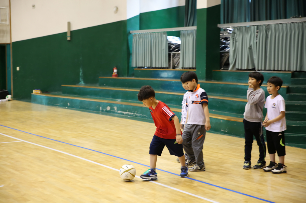 jpg_160526 희망축구교실(염주초등학교)-22.jpg