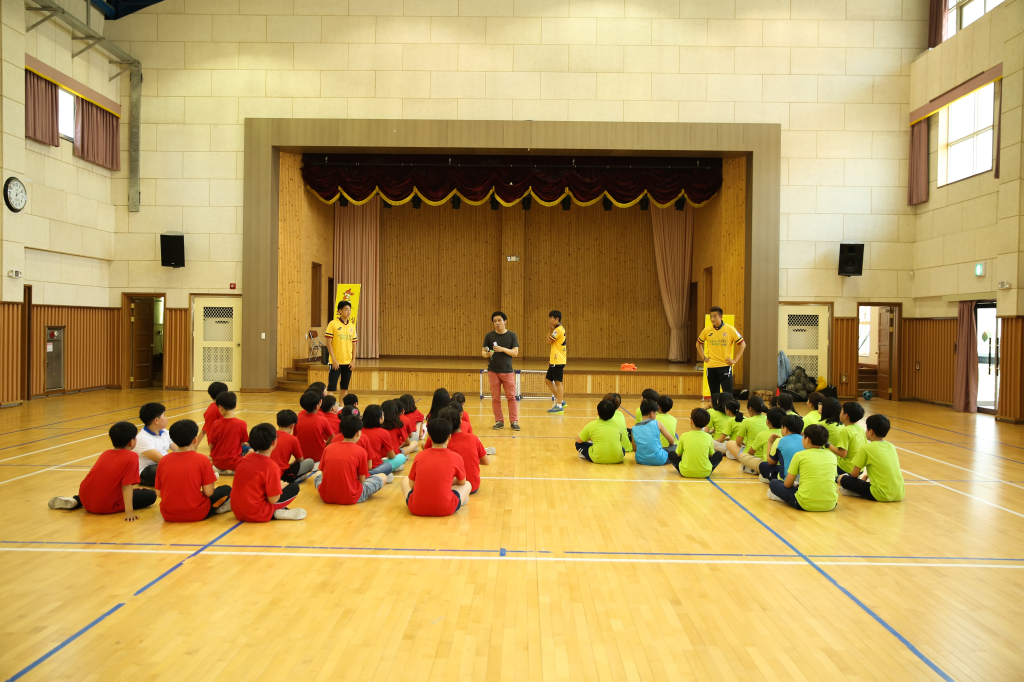 jpg_150602 희망축구교실(신용초등학교)85.jpg