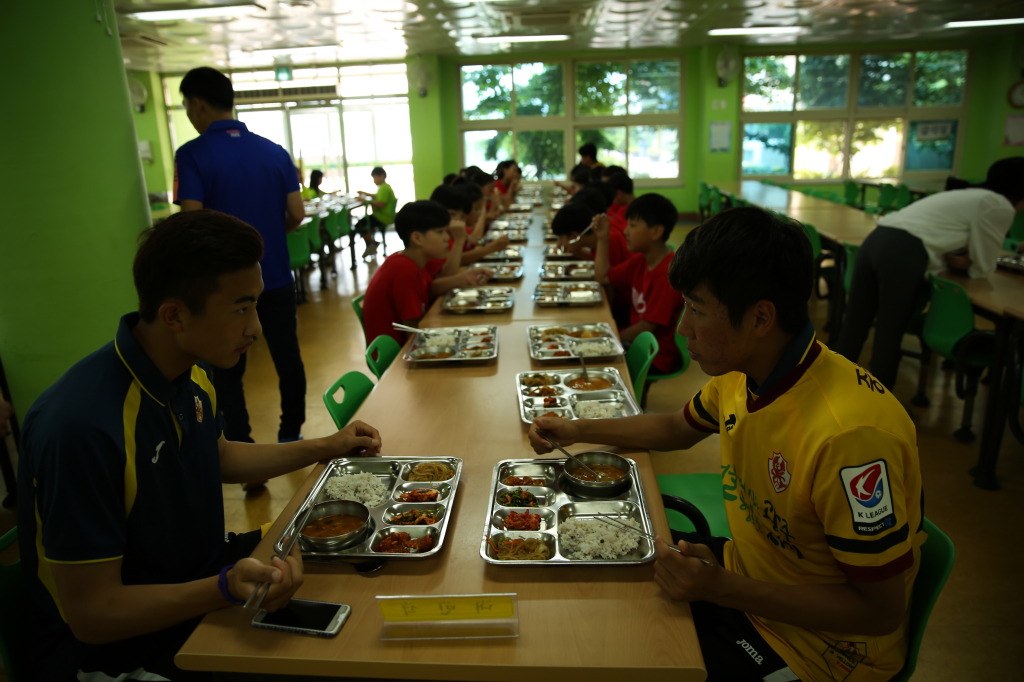 jpg_150602 희망축구교실(신용초등학교)97.jpg