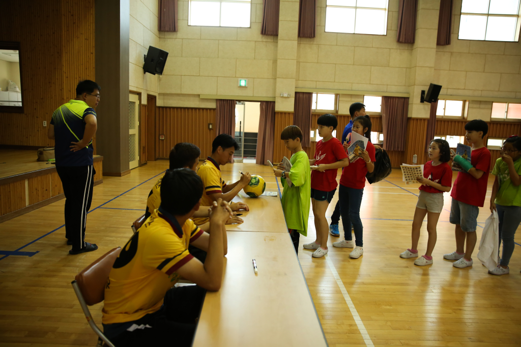 jpg_150602 희망축구교실(신용초등학교)102.jpg