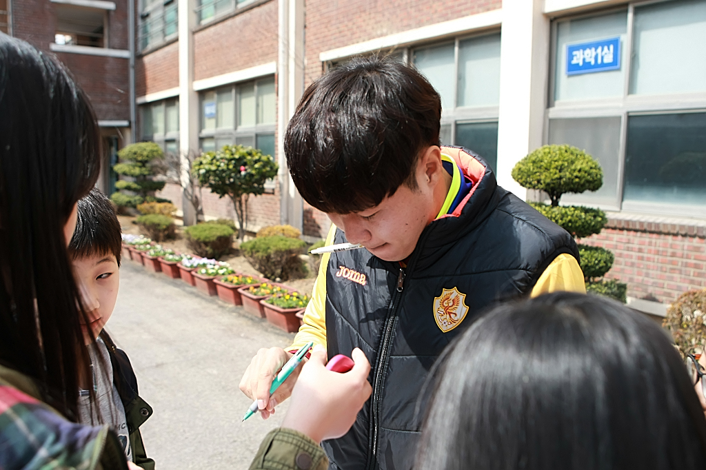 160317 희망축구교실 74회(금호초등학교)-73.jpg