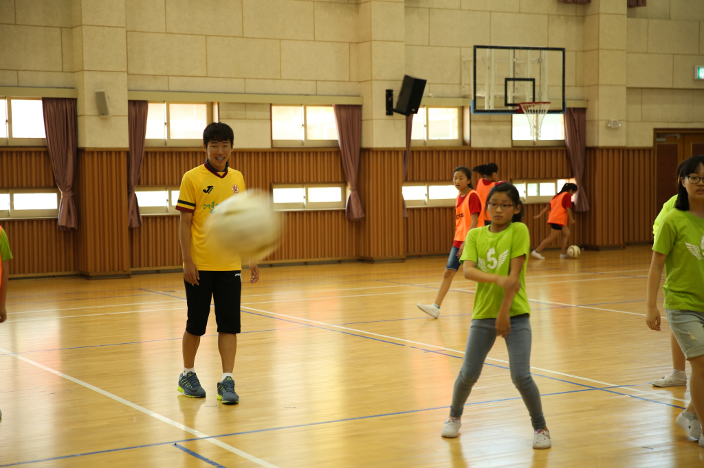 jpg_150602 희망축구교실(신용초등학교)82.jpg