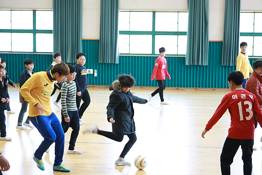 160317 희망축구교실 74회(금호초등학교)-35.jpg